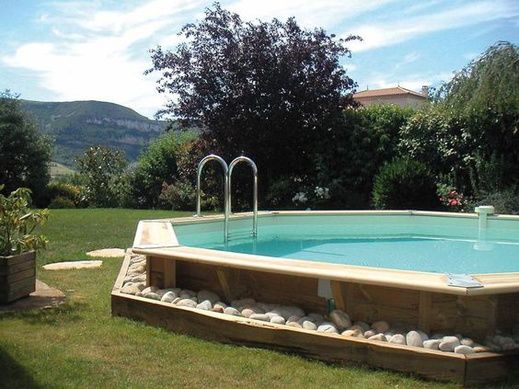 piscine semi-enterrée