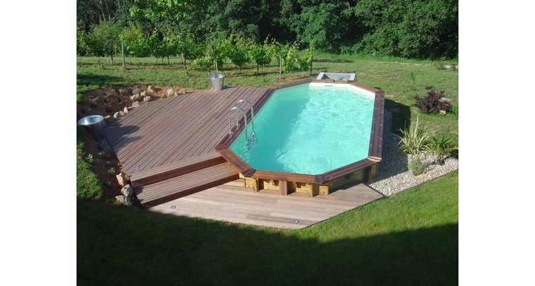 piscine semi-enterrée