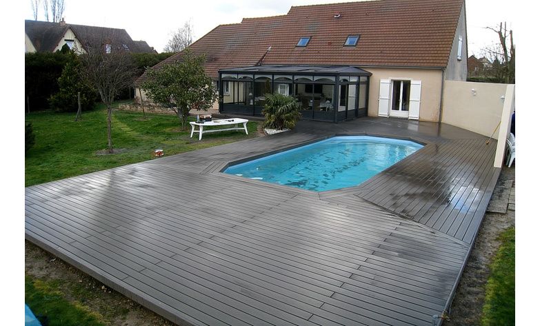 piscine semi-enterrée